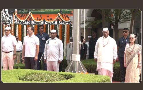 എഐസിസി ആസ്ഥാനത്ത് സ്വാതന്ത്ര്യദിനത്തിനിടെ വന്ദേമാതര ആലാപനം: സോണിയയ്ക്കും ഖാർഗെയ്ക്കും അതൃപ്തി