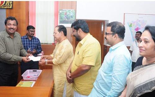ദുരിതാശ്വാസ നിധിയിലേക്ക് ഇന്നസെന്റ് മൂന്ന് ലക്ഷം രൂപ നൽ‍കി