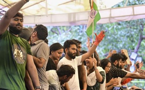 നീറ്റ് ചോദ്യപേപ്പർ ചോർച്ച: ജന്തർ മന്തർ പ്രതിഷേധത്തിന് ശേഷം 'ലിസണിംഗ് ടൂറു'മായി കോക്രോച്ച് ജനതാ പാർട്ടി