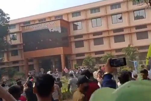 മധ്യപ്രദേശിൽ ക്രൈസ്തവ സ്കൂളിലെ ആക്രമണം: നാല് പേർ കസ്റ്റഡിയിൽ മധ്യപ്രദേശിൽ ക്രൈസ്തവ സ്കൂളിലെ ആക്രമണം: നാല് പേർ കസ്റ്റഡിയിൽ