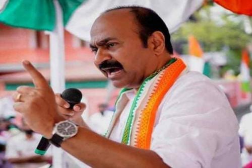 സര്ക്കാര് ആവശ്യപ്പെട്ടാല് ഔദ്യോഗിക വസതിയും കാറും തിരിച്ചുനല്കാം; വി.ഡി സതീശന് സര്ക്കാര് ആവശ്യപ്പെട്ടാല് ഔദ്യോഗിക വസതിയും കാറും തിരിച്ചുനല്കാം; വി.ഡി സതീശന്