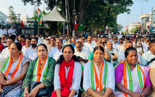 രണ്ടാം പിണറായി സര്‍ക്കാരിന്‍റെ രണ്ടാം വാര്‍ഷികം; സെക്രട്ടേറിയറ്റ് വളഞ്ഞ് യുഡിഎഫ് പ്രതിഷേധം