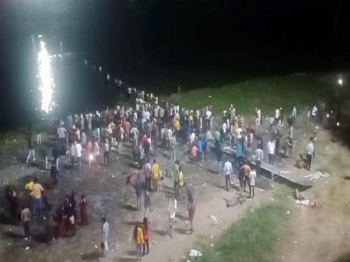 ഗുജറാത്തിലെ മോർബിയിൽ തൂക്കുപാലം തകർന്ന് അപകടം; മരിച്ചവരുടെ എണ്ണം 141 ആയി