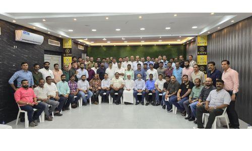 മനാമ അഗ്നിബാധ: ദുരിതബാധിതരെ ചേർത്തു പിടിച്ചു സാമൂഹ്യ സംഘടനകൾ മനാമ അഗ്നിബാധ: ദുരിതബാധിതരെ ചേർത്തു പിടിച്ചു സാമൂഹ്യ സംഘടനകൾ