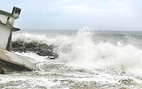 കടലാക്രമണ സാധ്യത: കേരള തീരത്ത് കള്ളക്കടൽ ജാഗ്രതാ നിർദേശം