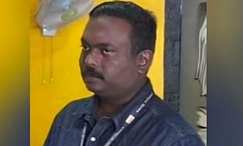 പാലക്കാട് രോഗികളെ പരിശോധിക്കുന്നതിനിടെ ഡോക്ടർ കുഴഞ്ഞുവീണ് മരിച്ചു പാലക്കാട് രോഗികളെ പരിശോധിക്കുന്നതിനിടെ ഡോക്ടർ കുഴഞ്ഞുവീണ് മരിച്ചു