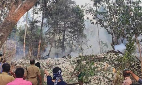 വരാപ്പുഴ പടക്കശാല അപകടം; ഉടമയ്ക്കെതിരെ നരഹത്യ കുറ്റമുൾപ്പെടെ ചുമത്തി കേസ് വരാപ്പുഴ പടക്കശാല അപകടം; ഉടമയ്ക്കെതിരെ നരഹത്യ കുറ്റമുൾപ്പെടെ ചുമത്തി കേസ്