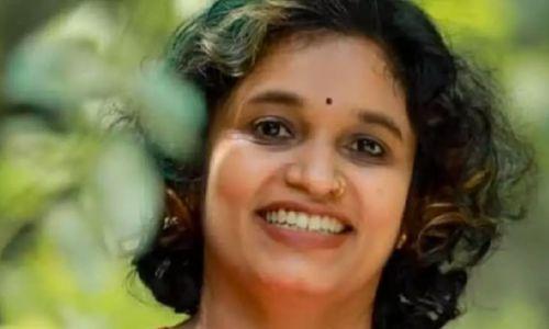 സാമൂഹ്യ പ്രവർത്തക സുരജ എസ്. നായർ ട്രെയിനിലെ ശുചിമുറിയിൽ മരിച്ച നിലയിൽ സാമൂഹ്യ പ്രവർത്തക സുരജ എസ്. നായർ ട്രെയിനിലെ ശുചിമുറിയിൽ മരിച്ച നിലയിൽ
