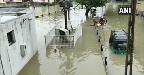 വെള്ളപ്പൊക്കം; വഡോദരയിൽ വിമാനത്താവളം അടച്ചു, ട്രെയിനുകൾ വഴിതിരിച്ചു
