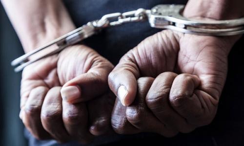 പോ­ലീ­സു­കാ­രനെ­യും ഗാ­നമേ­ള ട്രൂ­പ്പ് അംഗങ്ങളെ­യും ആക്രമി­ച്ച പ്രതി­കൾ അറസ്റ്റി­ൽ