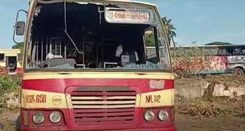 കെഎസ്ആര്ടിസി 2439 ബസുകള് സര്വ്വീസ് സടത്തി; 70 ബസുകള് കല്ലേറില് തകര്ന്നു കെഎസ്ആര്ടിസി 2439 ബസുകള് സര്വ്വീസ് സടത്തി; 70 ബസുകള് കല്ലേറില് തകര്ന്നു