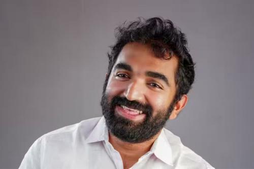 ഉമ്മൻ ചാണ്ടിയുടെ ഫ്ലക്സ് കോൺഗ്രസുകാർ നശിപ്പിക്കില്ല; ആവേശത്തിനിടയിൽ ആരെങ്കിലും ചെയ്തതാവാമെന്ന് ചാണ്ടി ഉമ്മൻ