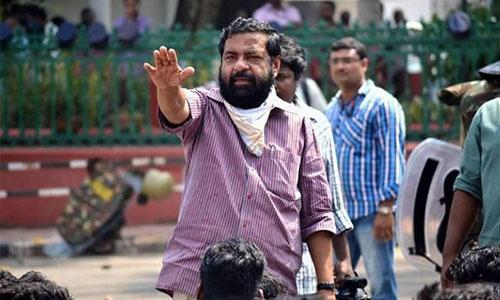 റോഡിലിറങ്ങി ട്രാഫിക് നിയന്ത്രിച്ച് മന്ത്രി കടകംപള്ളി സുരേന്ദ്രന്‍