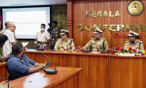 പോലീസ് മേധാവിയുടെ വാർത്താസമ്മേളനത്തിനിടെ നാടകീയ രംഗങ്ങൾ; മാധ്യമപ്രവർത്തകനെന്ന പേരിൽ ഹാളിൽ പ്രവേശിച്ച് മുൻ ഉദ്യോഗസ്ഥൻ പോലീസ് മേധാവിയുടെ വാർത്താസമ്മേളനത്തിനിടെ നാടകീയ രംഗങ്ങൾ; മാധ്യമപ്രവർത്തകനെന്ന പേരിൽ ഹാളിൽ പ്രവേശിച്ച് മുൻ ഉദ്യോഗസ്ഥൻ