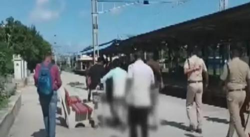 പിന്നാലെ നടന്ന് ശല്യം ചെയ്യുന്നതിന് പ്രതികരിച്ച 20 വയസുകാരിയെ ട്രെയിനു മുന്നിൽ തള്ളിയിട്ട് കൊന്നു പിന്നാലെ നടന്ന് ശല്യം ചെയ്യുന്നതിന് പ്രതികരിച്ച 20 വയസുകാരിയെ ട്രെയിനു മുന്നിൽ തള്ളിയിട്ട് കൊന്നു