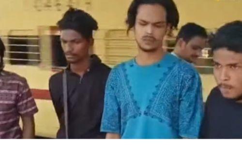 പാലക്കാട് – തിരുച്ചെന്തൂർ പാസഞ്ചറിൽ കളിത്തോക്ക് കാണിച്ച് ഭീഷണിപ്പെടുത്തിയ മലയാളികൾ പിടിയിൽ പാലക്കാട് – തിരുച്ചെന്തൂർ പാസഞ്ചറിൽ കളിത്തോക്ക് കാണിച്ച് ഭീഷണിപ്പെടുത്തിയ മലയാളികൾ പിടിയിൽ