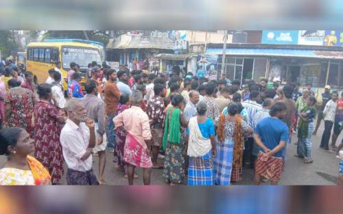 മുതലപ്പൊഴിയിൽ തെരച്ചിൽ അവസാനിപ്പിച്ചതിൽ വൻ ജനരോഷം: അഞ്ചുതെങ്ങിൽ റോഡ് ഉപരോധിച്ചു