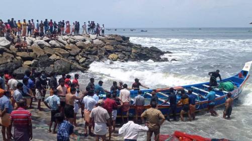 കായംകുളത്ത് നിന്ന് മത്സ്യബന്ധനത്തിന് പോയ വള്ളം മുങ്ങി നാല് മരണം