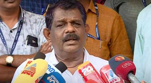 കെഎസ്ആർടിസി സർവ്വീസുകൾ നിർത്തിവയ്ക്കില്ല; കല്ലെറിഞ്ഞവരിൽ നിന്നുതന്നെ നഷ്ടപരിഹാരം ഈടാക്കുമെന്നും ഗതാഗത മന്ത്രി കെഎസ്ആർടിസി സർവ്വീസുകൾ നിർത്തിവയ്ക്കില്ല; കല്ലെറിഞ്ഞവരിൽ നിന്നുതന്നെ നഷ്ടപരിഹാരം ഈടാക്കുമെന്നും ഗതാഗത മന്ത്രി