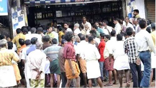 മദ്യത്തിനും വില കൂടും: 10 രൂപ വരെ വർധിപ്പിച്ചേക്കും മദ്യത്തിനും വില കൂടും: 10 രൂപ വരെ വർധിപ്പിച്ചേക്കും