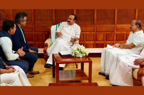 മുഖ്യമന്ത്രി കള്ളം പറഞ്ഞിട്ടില്ല; ടാറ്റാ ചർച്ചയുടെ ചിത്രം പുറത്തുവിട്ട് വി.ഡി. സതീശന് കൈത്താങ്ങായി കുഞ്ഞാലിക്കുട്ടി