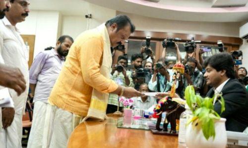 നാമനിർദ്ദേശ പത്രിക സമർപ്പിച്ച് സുരേഷ് ഗോപി നാമനിർദ്ദേശ പത്രിക സമർപ്പിച്ച് സുരേഷ് ഗോപി