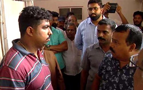 വാ​യ്പാ തി​രി​ച്ച​ട​വി​നെ​ച്ചൊ​ല്ലി ത​ർ​ക്കം; പ​രി​സ്ഥി​തി പ്ര​വ​ർ​ത്ത​ക​ൻ കു​ഴ​ഞ്ഞു​വീ​ണു മ​രി​ച്ചു  