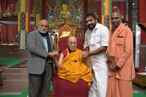 ദലൈലാമയുമായി കൂടികാഴ്ച്ച നടത്തി പ്രമുഖ വ്യവസായി കെ ജി ബാബുരാജൻ