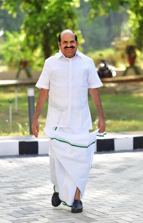 കോടിയേരിയുടെ സംസ്കാര ചടങ്ങ് മൂന്ന് മണിക്ക് ഔദ്യോഗിക ബഹുമതികളോടെ പയ്യാന്പലത്ത് നടക്കും കോടിയേരിയുടെ സംസ്കാര ചടങ്ങ് മൂന്ന് മണിക്ക് ഔദ്യോഗിക ബഹുമതികളോടെ പയ്യാന്പലത്ത് നടക്കും