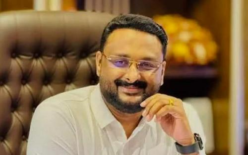 വയനാട്ടിലെ വീട്ടിൽ നിന്ന് അളവിൽ കൂടുതൽ മദ്യം പിടിച്ചെടുത്തു; മണിക്കൂറുകൾ നീണ്ട തർക്കത്തിനൊടുവിൽ ആന്റോ അഗസ്റ്റിൻ അറസ്റ്റിൽ
