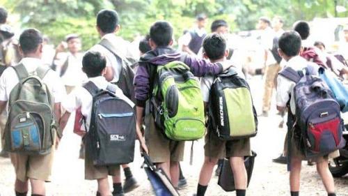 ഒന്നരവർഷത്തെ ഇടവേളക്ക് ശേഷം കേരളത്തിലെ സ്കൂളുകൾ നാളെ തുറക്കും ഒന്നരവർഷത്തെ ഇടവേളക്ക് ശേഷം കേരളത്തിലെ സ്കൂളുകൾ നാളെ തുറക്കും