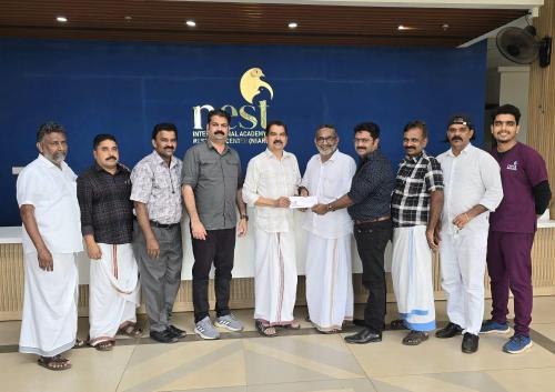 നിയാർക്ക് ബഹ്റൈൻ ചാപ്റ്റർ ധനസഹായം കൈമാറി നിയാർക്ക് ബഹ്റൈൻ ചാപ്റ്റർ ധനസഹായം കൈമാറി