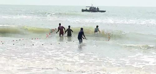 കണ്ണൂർ പയ്യാമ്പലം ബീച്ചിൽ തിരയില്പ്പെട്ട് മൂന്ന് മെഡിക്കൽ വിദ്യാർത്ഥികൾ മരിച്ചു കണ്ണൂർ പയ്യാമ്പലം ബീച്ചിൽ തിരയില്പ്പെട്ട് മൂന്ന് മെഡിക്കൽ വിദ്യാർത്ഥികൾ മരിച്ചു