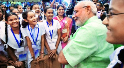 വിദ്യാര്ത്ഥികളുമായി സംവദിച്ച് മോദി വിദ്യാര്ത്ഥികളുമായി സംവദിച്ച് മോദി