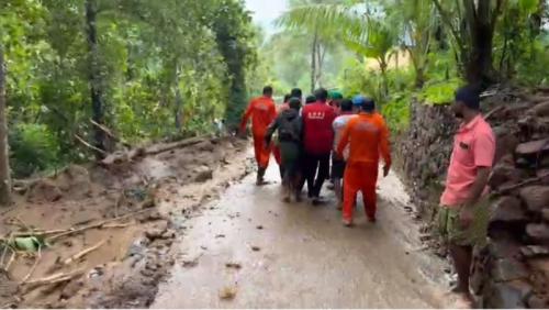 കോട്ടയത്തും പത്തനംതിട്ടയിലും വ്യാപക മഴ; താഴ്ന്ന പ്രദേശങ്ങള്‍ വെള്ളത്തിനടിയില്‍