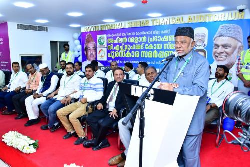കെ.എം.സി.സി അഹ്ലൻ റമദാൻ പ്രഭാഷണവും അവാർഡ് ദാനചടങ്ങും നടന്നു കെ.എം.സി.സി അഹ്ലൻ റമദാൻ പ്രഭാഷണവും അവാർഡ് ദാനചടങ്ങും നടന്നു