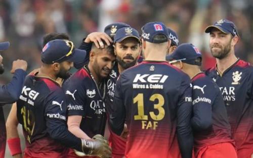 ഡൽഹിക്ക് തുടർച്ചയായ നാലാം തോൽവി: ആദ്യ ജയം സ്വന്തമാക്കി ആർസിബി ഡൽഹിക്ക് തുടർച്ചയായ നാലാം തോൽവി: ആദ്യ ജയം സ്വന്തമാക്കി ആർസിബി