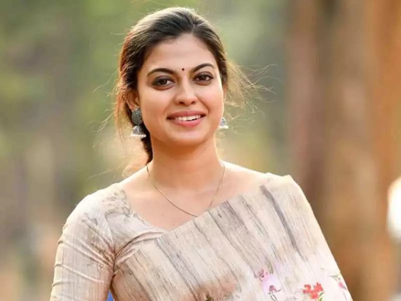 നടി അനുശ്രിക്കെതിരെ ഗുരുവായൂർ ദേവസ്വം പൊലീസിൽ പരാതി നൽകി