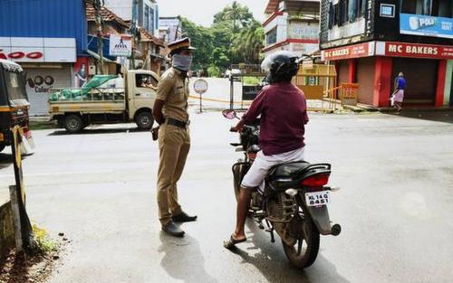 കോവിഡ് വ്യാപനം രൂക്ഷം: കോഴിക്കോട് ജില്ലയിൽ നിയന്ത്രണങ്ങൾ കടുപ്പിക്കുന്നു കോവിഡ് വ്യാപനം രൂക്ഷം: കോഴിക്കോട് ജില്ലയിൽ നിയന്ത്രണങ്ങൾ കടുപ്പിക്കുന്നു