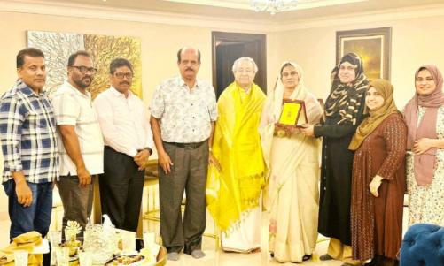 ചെറുകഥാകൃത്തും നോവലിസ്റ്റുമായ ബി.എം. സുഹറയെയും ഭർത്താവും പ്രശസ്ത എഴുത്തുകാരനുമായ ഡോ. എം.എം. ബഷീറിനെയും തിക്കോടി വികസനസമിതി ആദരിച്ചു ചെറുകഥാകൃത്തും നോവലിസ്റ്റുമായ ബി.എം. സുഹറയെയും ഭർത്താവും പ്രശസ്ത എഴുത്തുകാരനുമായ ഡോ. എം.എം. ബഷീറിനെയും തിക്കോടി വികസനസമിതി ആദരിച്ചു