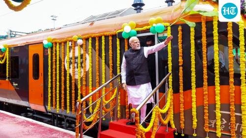 എറണാകുളം - ബംഗളൂരു വന്ദേഭാരത്; ഫ്ലാഗ് ഓഫ് ചെയ്ത് പ്രധാനമന്ത്രി