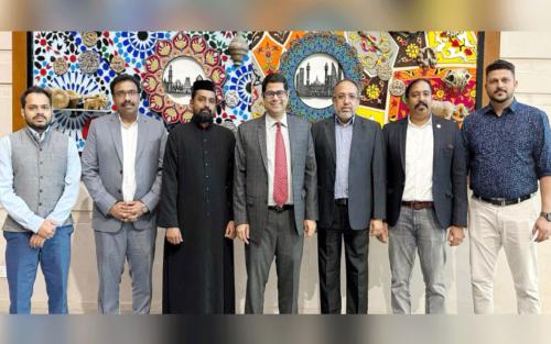 ഇന്ത്യൻ അംബാസഡർ വിനോദ് കെ. ജേക്കബിനെ സെന്റ് പീറ്റേഴ്സ് യാക്കോബായ സുറിയാനി പള്ളി മാനേജിങ് കമ്മിറ്റി ഭാരവാഹികൾ സന്ദർശിച്ചു