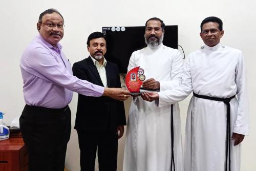 റവറണ്ട് മാത്യു കെ. മുതലാളി അച്ചനും കുടുംബത്തിനും യാത്രയയപ്പ് നൽകി