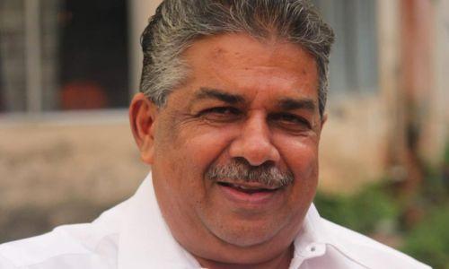 പി ശശി മിടുക്കന്, അന്തസായി പണിയെടുക്കുന്നവൻ : പുകഴ്ത്തി സജി ചെറിയാന് പി ശശി മിടുക്കന്, അന്തസായി പണിയെടുക്കുന്നവൻ : പുകഴ്ത്തി സജി ചെറിയാന്