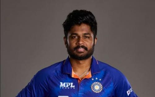 ഏകദിനത്തിന് പിന്നാലെ ട്വന്റി20 ടീമിലും ഇടം നേടി സഞ്ജു സാംസണ് ഏകദിനത്തിന് പിന്നാലെ ട്വന്റി20 ടീമിലും ഇടം നേടി സഞ്ജു സാംസണ്