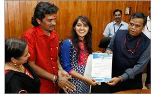 അപമാ­­­നി­­­ക്കാൻ ശ്രമി­­­ച്ചയാ­­­ളെ­­­ കൈ­­­യോ­­­ടെ­­­ പി­­­ടി­­­ച്ച  സനു­­­ഷയ്ക്ക് ഡി­­­.ജി­­­.പി­­­യു­­­ടെ­­­ അഭി­­­നന്ദനം