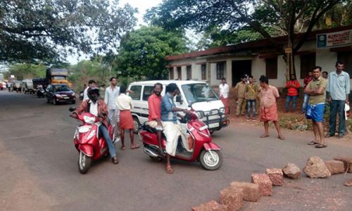 സോ­ഷ്യൽ‍ മീ­ഡി­യ ഹർ‍­ത്താ­ലിൽ‍ ജനം വലഞ്ഞു