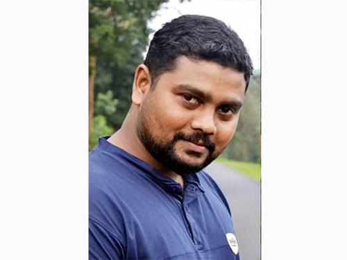 കവളപ്പാറയിലെ പ്രിയദര്‍ശന്റെ മൃതദേഹം ബൈക്കിൽ ഇരിക്കുന്ന നിലയിൽ