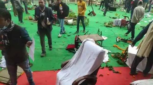 മുഖ്യമന്ത്രി മനോഹർ ലാൽ ഖട്ടാർ പങ്കെടുക്കാനിരുന്ന വേദി കർഷകർ അടിച്ചുതകർത്തു