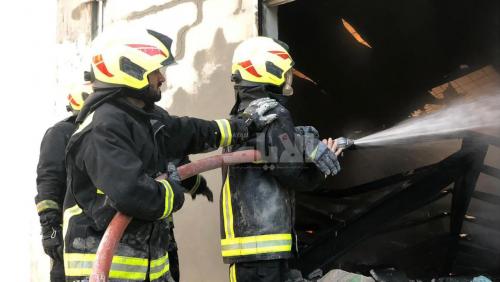 കർബാബാദിൽ വീടിന് തീപിടിച്ചു; മൂന്ന് പേർക്ക് പരിക്ക്, ഷോർട്ട് സർക്യൂട്ട് എന്ന് പ്രാഥമിക നിഗമനം